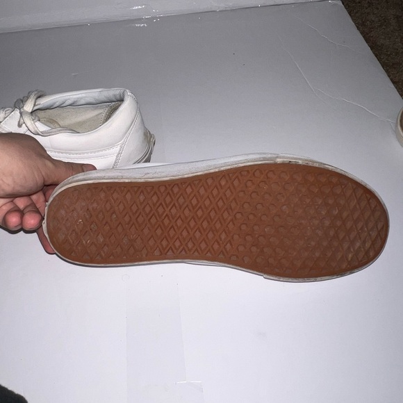 Vans White Canvas Sneakers with Classic Lace-Up Design USED - Picture 3 of 4